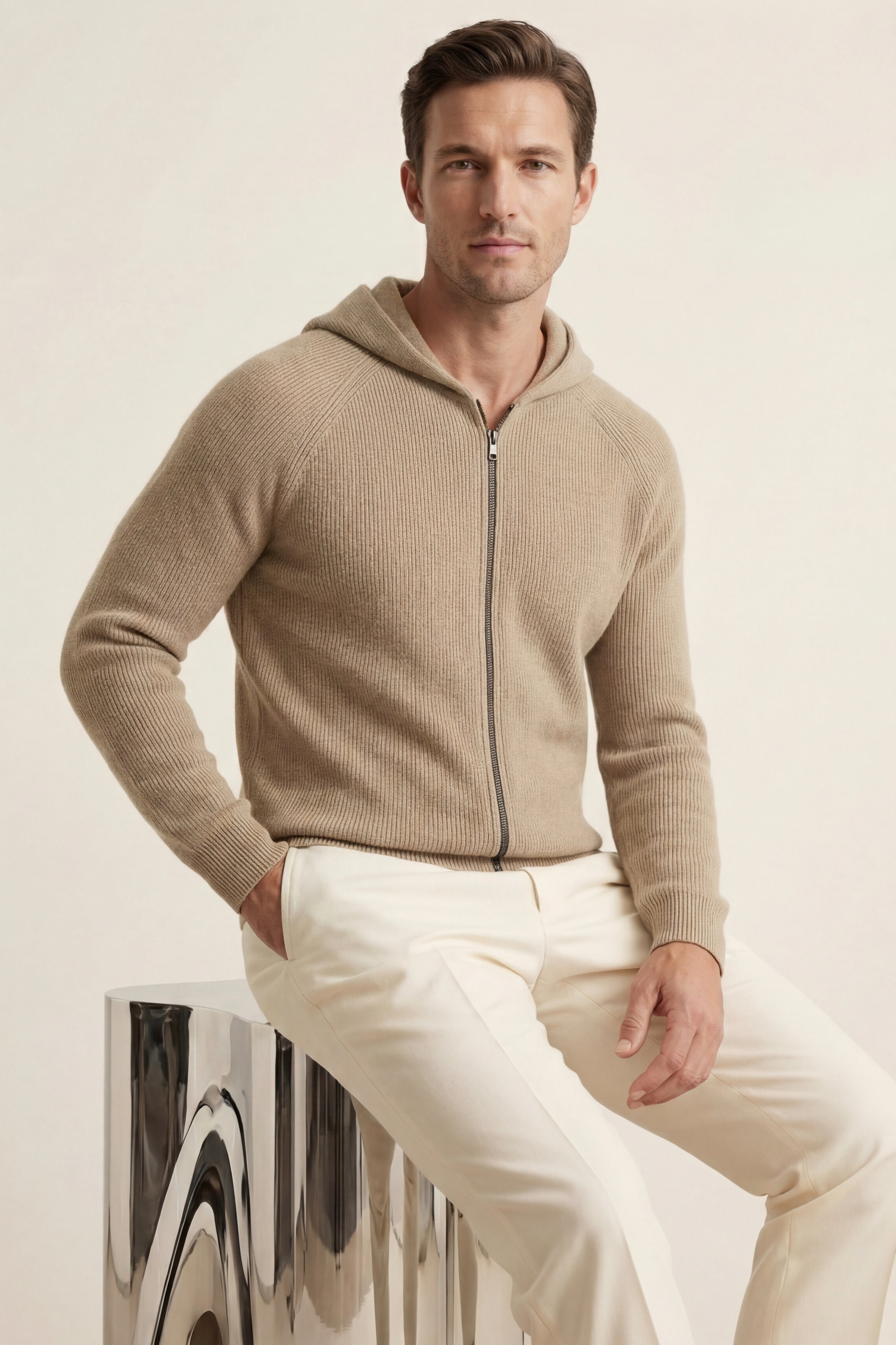 Maglione con cappuccio in merino Amalfi color talpa