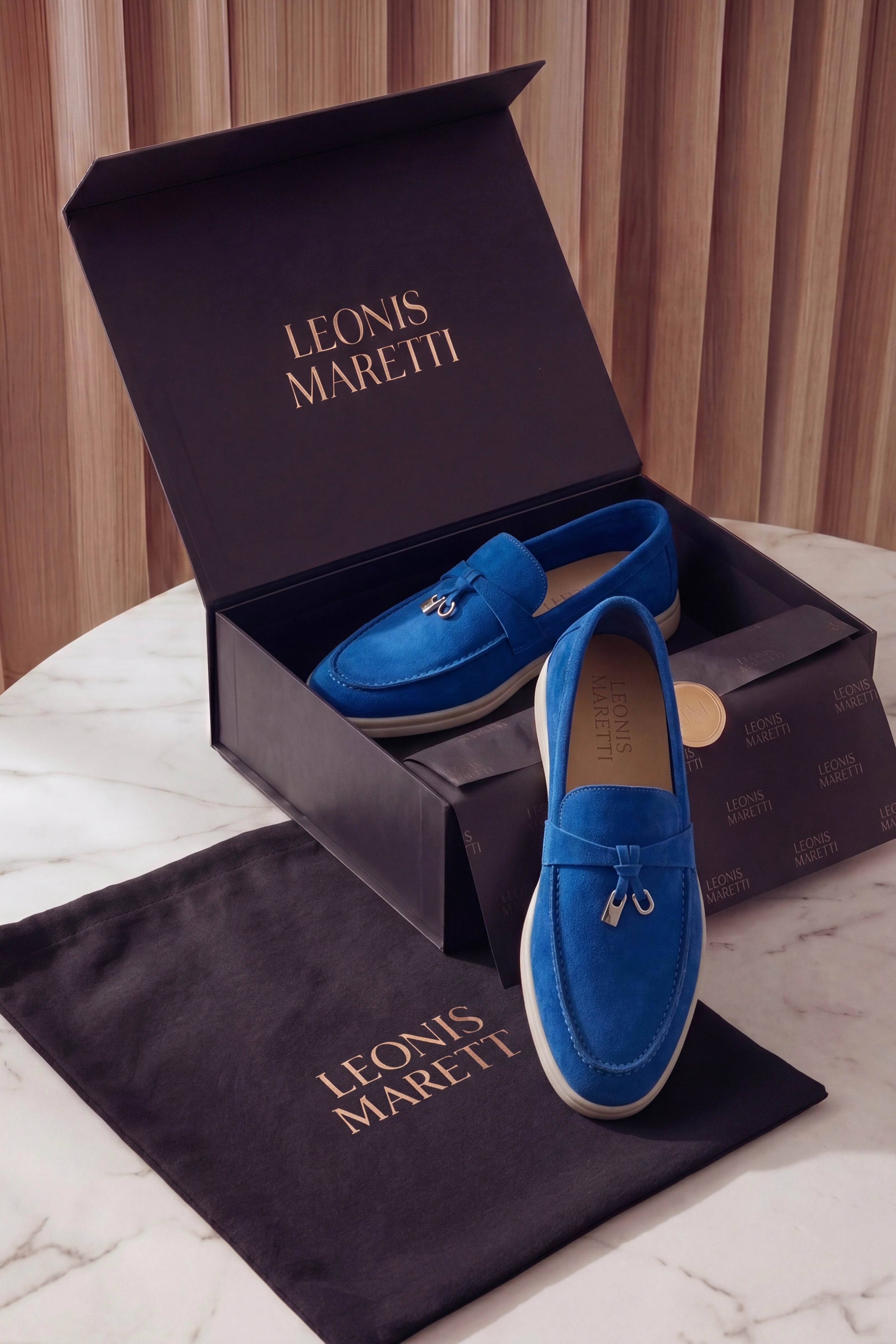 Mocassino Leonis con fibbia blu royal