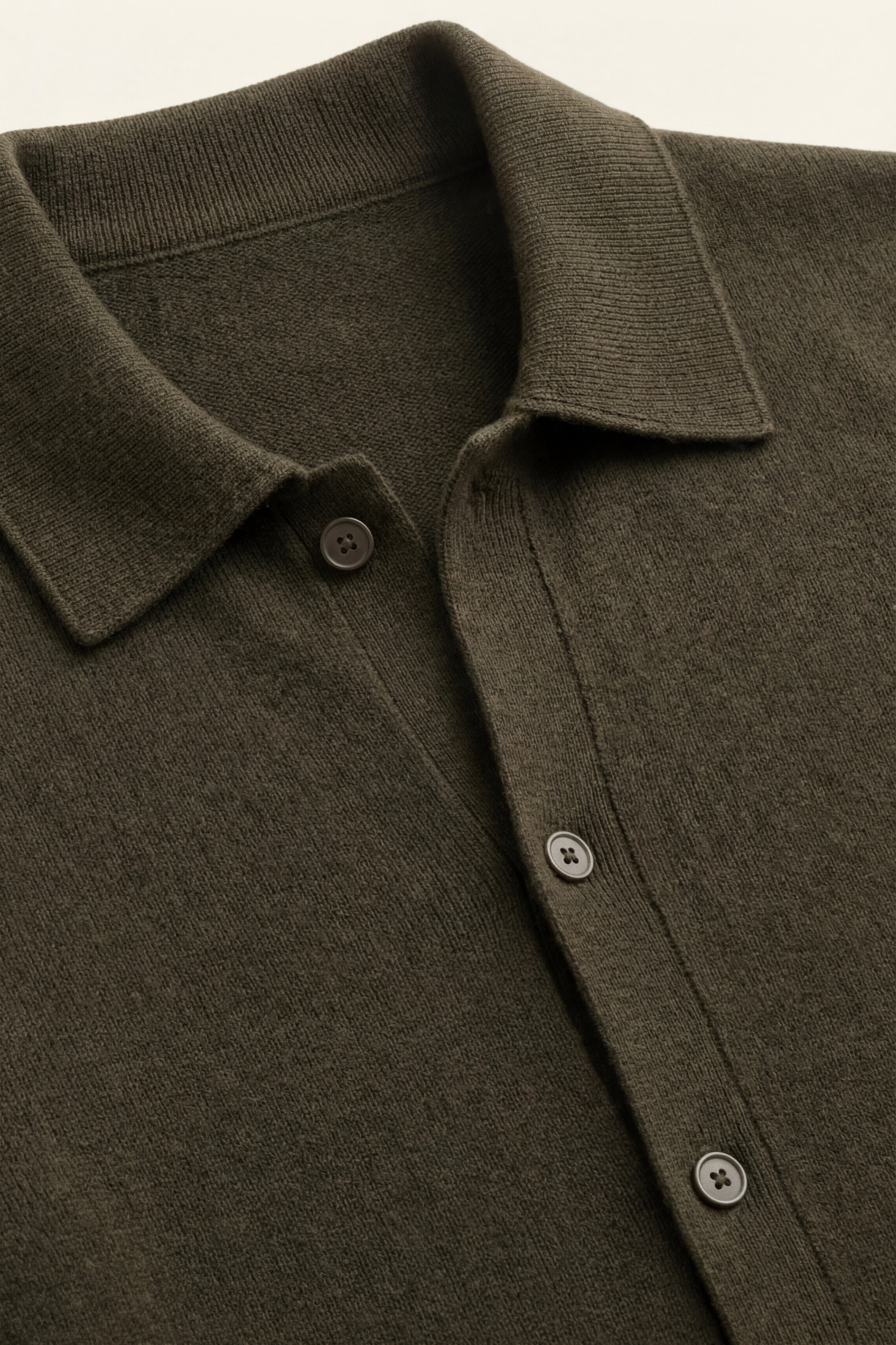 Cardigan Lorenzo in cashmere verde oliva